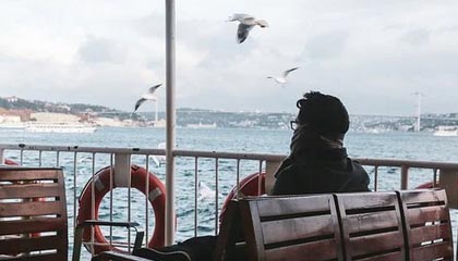 B 体育官网-B体育官方网址：CBA球队的退役球衣号码背后的故事：致敬传奇，感恩奉献