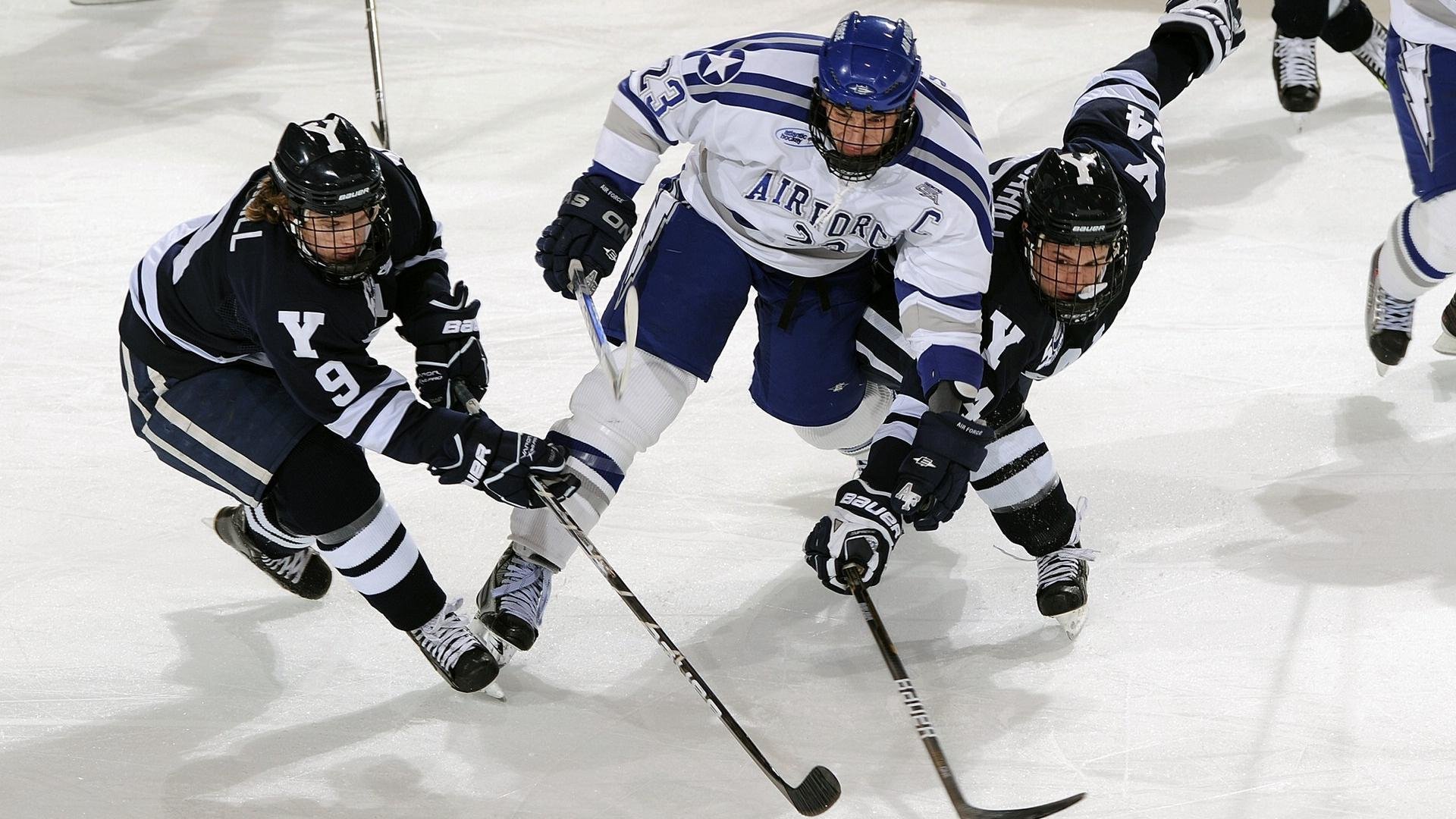 球场“姐妹花”——巾帼不让须眉的欧冠女将风采，欧冠女子